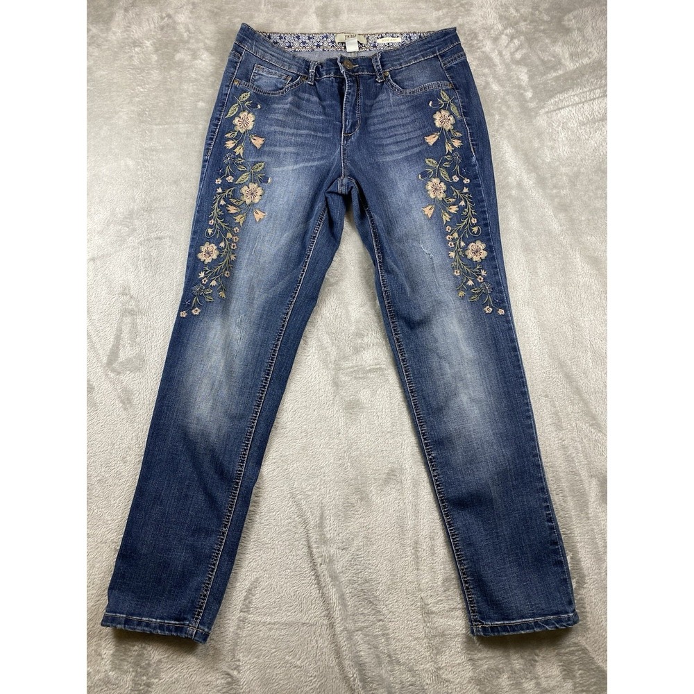 Vintage America Jeans Women's‎ Distressed Floral Embroidered Bestie Jean  6/29